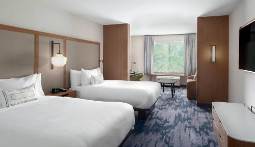 Larger Guest room, 2 Queen, Sofa bed  