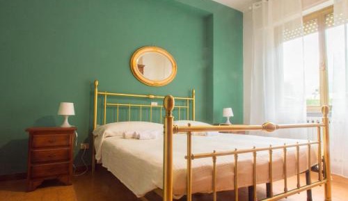 Apartment with Mountain View