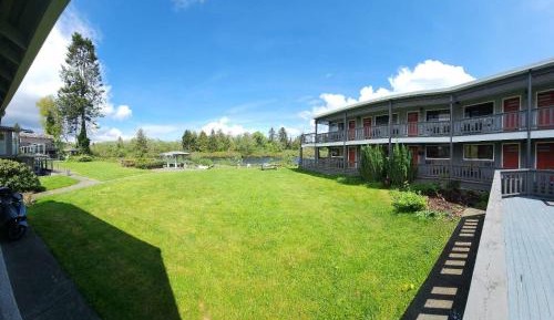 Queen Room with Garden View