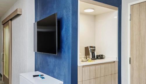 King Suite with Trundle Bed