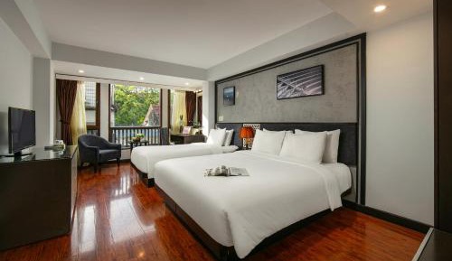 Family Room with City View 