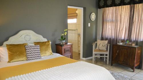 Queen Room with Garden View