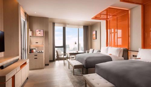 Queen Room with Skyline View