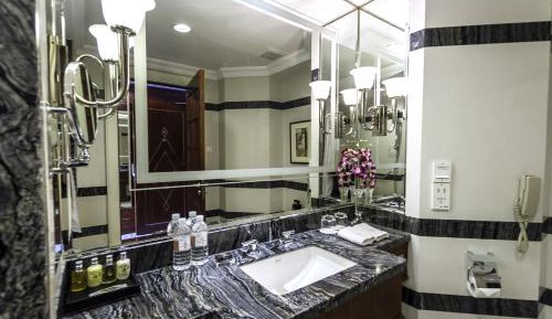 Business Queen Room with Garden View