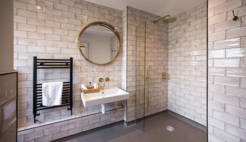 Twin Room with Shower