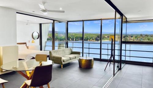 Apartment with Lake View