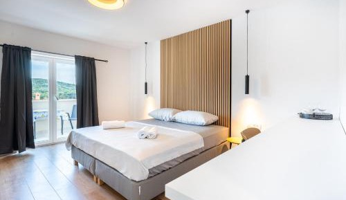 Deluxe Double Room with Balcony and Sea View