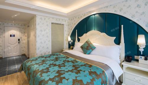 Double Room with Theme