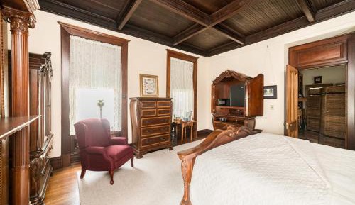 Deluxe King Suite