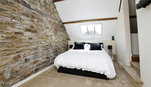 Deluxe Room (2 Adults + 1 Child)