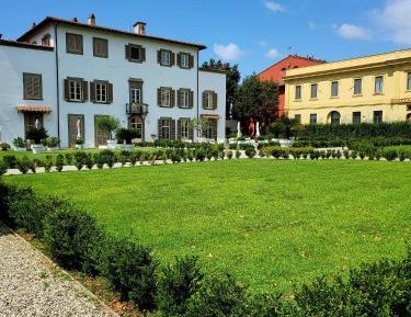 Apartment with Garden View