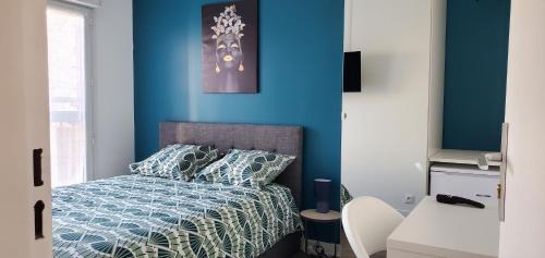 Standard Double Room with Shared Bathroom