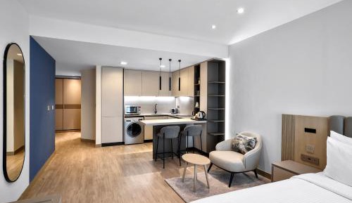 Deluxe Studio with 1 King Bed - City View - Includes 20% Off Food & Beverage