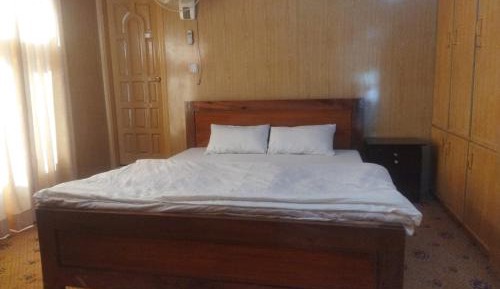 Deluxe Double Room (2 Adults + 1 Child)