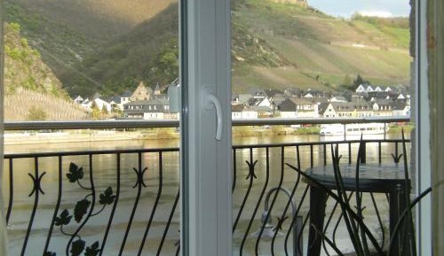 Two-Bedroom Apartment with Shower 