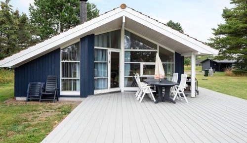 Three-Bedroom Holiday Home 