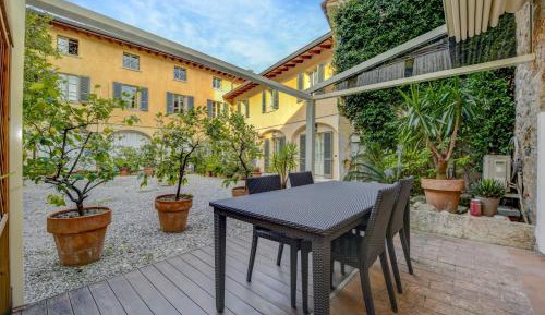 Large One-Bedroom Apartment with Spa Bath