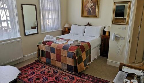 First Floor Double Room with Ensuite & Street View