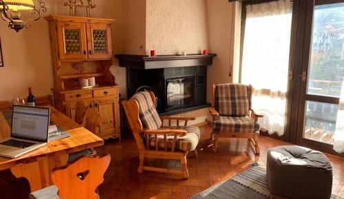 Apartment with Mountain View