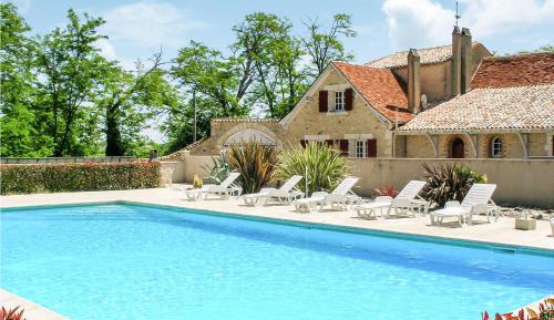 Three-Bedroom Holiday Home 