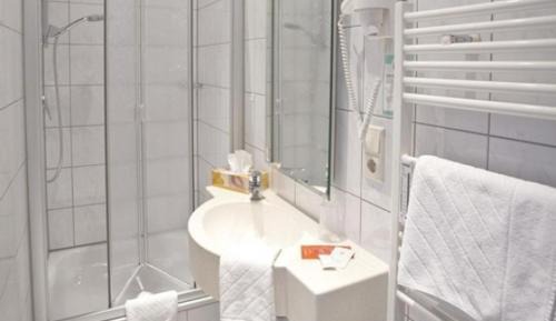Twin Room with Bathroom