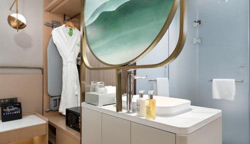 Standard King Room with River View