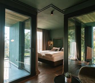 Suite with Sauna and Garden View