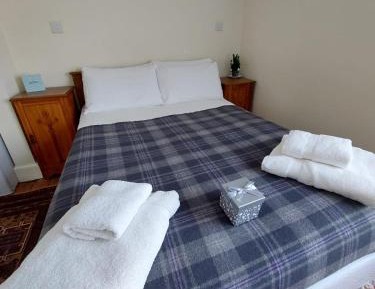 First Floor Double Room with Ensuite & Street View