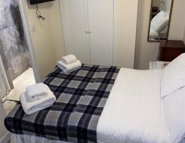 Basement Budget Double Room with Ensuite & Steep Stairs