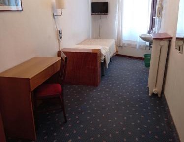 Single Room with Shared Bathroom