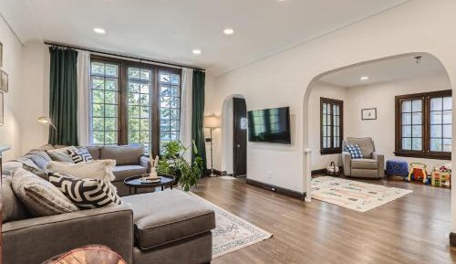 Five-Bedroom Holiday Home