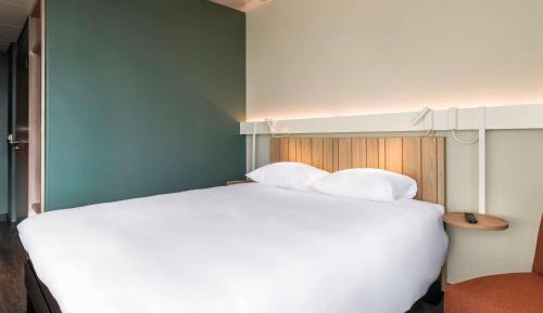 Standard Room with One Double Bed and One Sofa