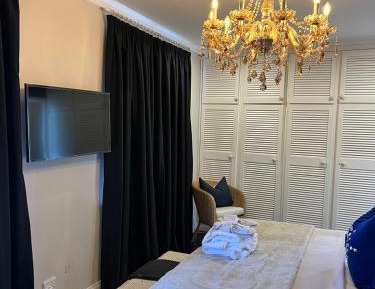 Deluxe King Suite