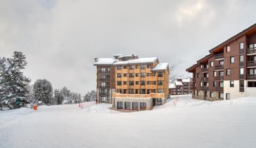 Apartment with Mountain View