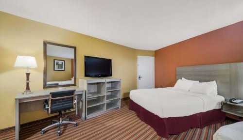 Family Suite with Two Queen Beds and Sofa Bed - Non-Smoking