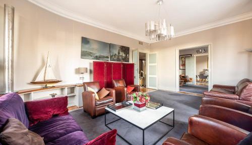 Three-Bedroom Deluxe Apartment