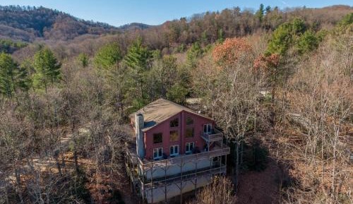 Three-Bedroom Vacation Home 