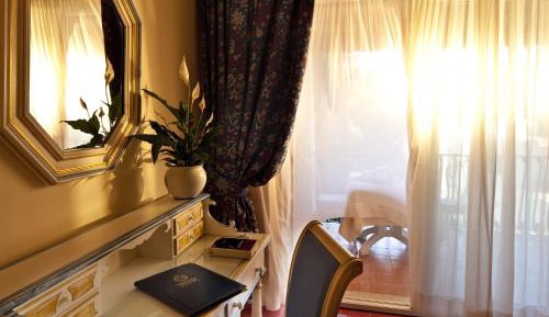 Deluxe Double or Twin Room with Garden View