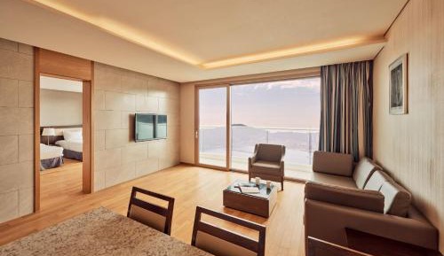 Silver Suite (With Kitchenette, Ocean View)