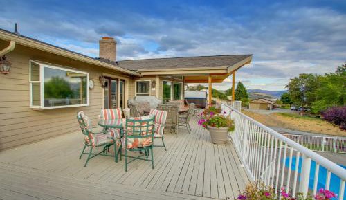 Five Bedroom Holiday Home