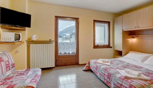 Superior One-Bedroom Apartment with Balcony