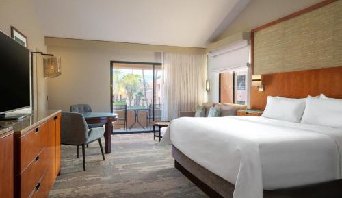 Traditional King, Guest room, 1 King, Sofa bed, No view