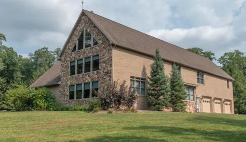 Eight-Bedroom Holiday Home
