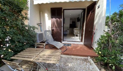 Studio with Garden View