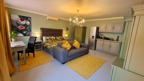 Deluxe Double Room (2 Adults + 1 Child)