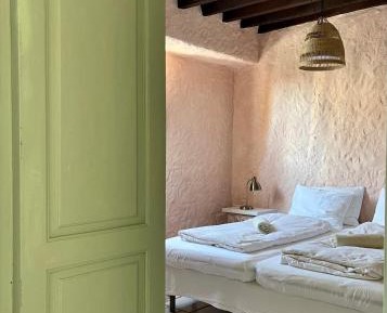 Standard Twin Room with Shared Bathroom