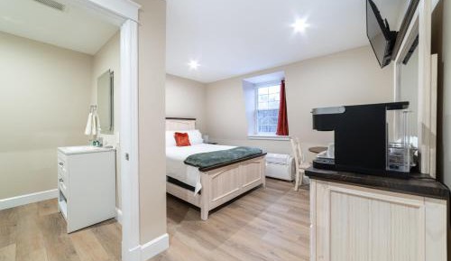 Queen Room