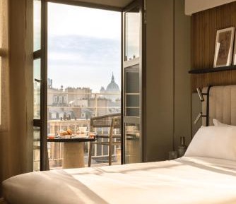 "Signature" Room with Terrace and Eiffel Tower View