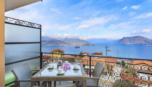 Apartment with Lake View