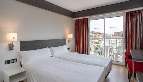 Double Room with Balcony (3 Adults)